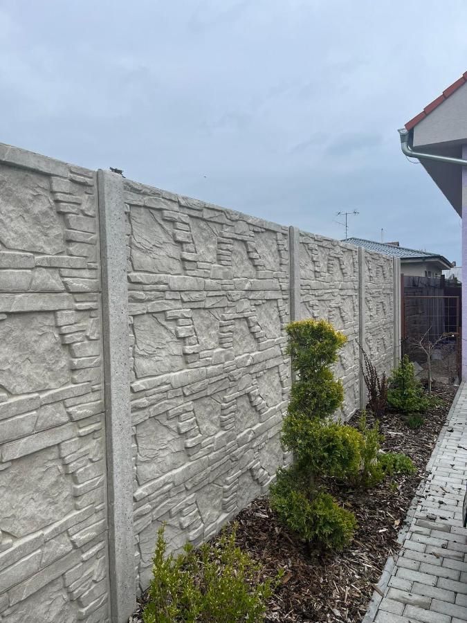 Bekivi Apartmany Dunajská Streda Exteriör bild