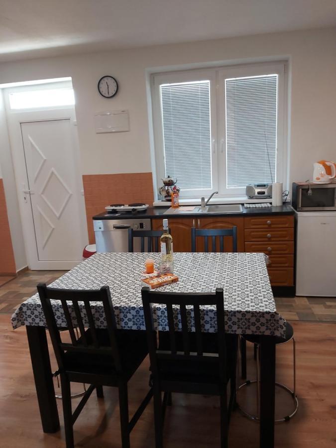 Bekivi Apartmany Dunajská Streda Exteriör bild
