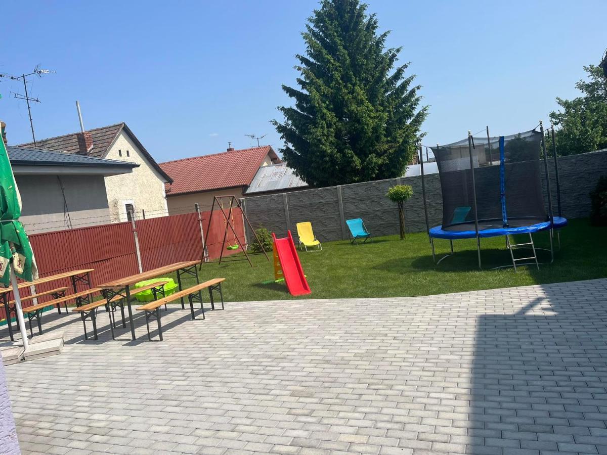 Bekivi Apartmany Dunajská Streda Exteriör bild